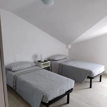 Lägenhet Grazioso Attico -vasto Ch, Italy *