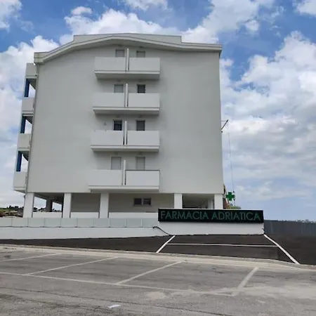 Grazioso Attico -vasto Ch, Italy Lägenhet *